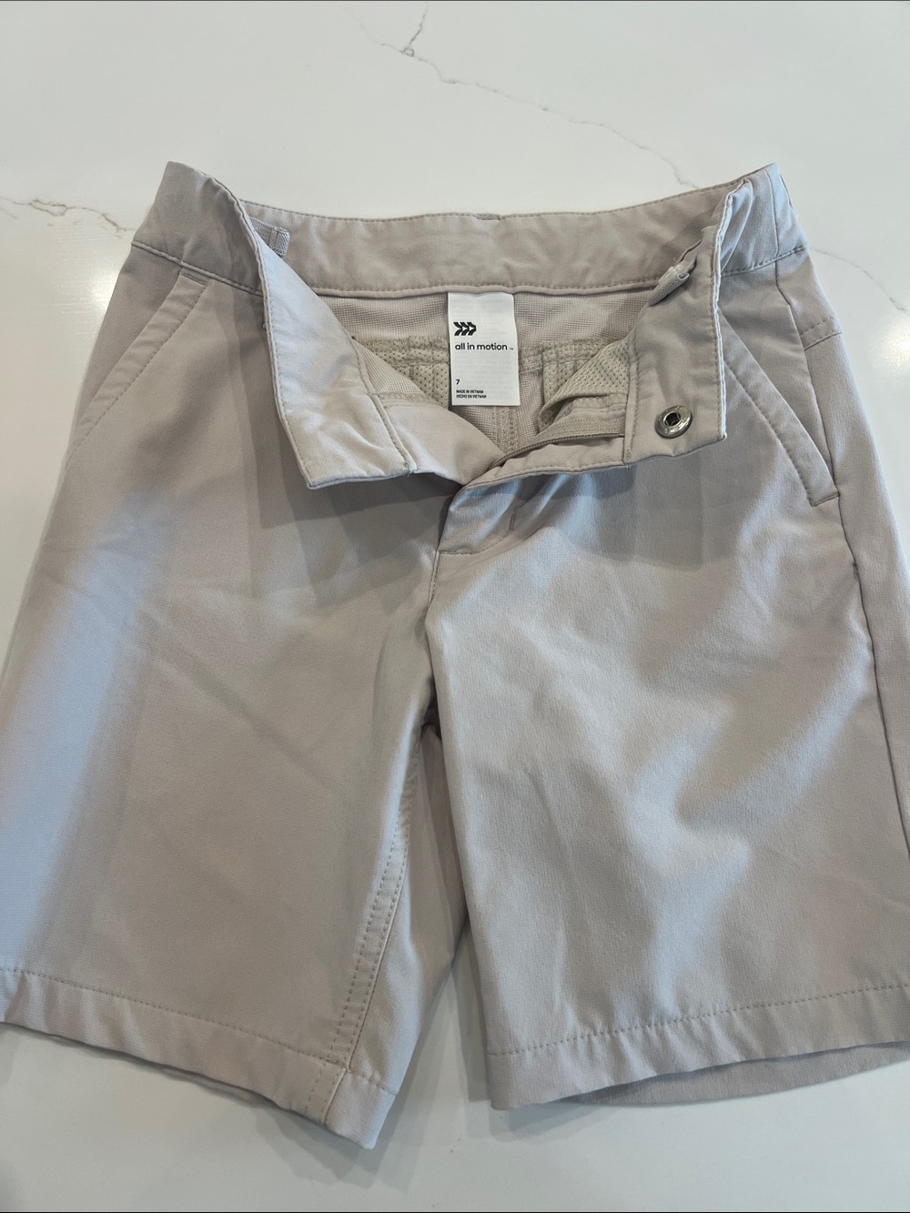 all in motion Boys Size 7 Light Gray/Khaki Flat Front Performance Shorts